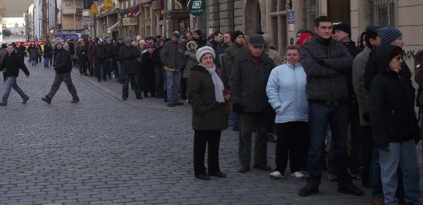 Wrocław: Kolejka po choinki na Rynku
