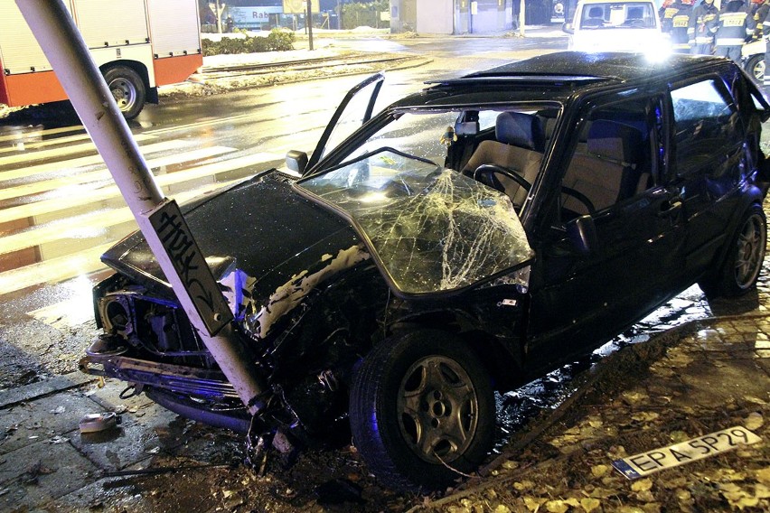 3 osoby ranne w wypadku na skrzyżowaniu Srebrzyńskiej i...
