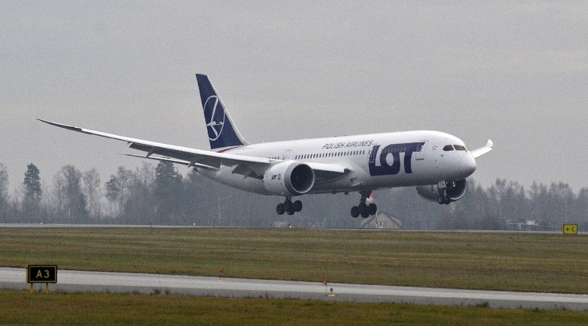 Gdańsk: Boeing 787 &quot;Dreamliner&quot; na lotnisku w Rębiechowie [ZDJĘCIA]