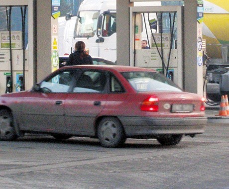 UOKiK przeanalizuje stawki za paliwo w Tarnowie. Kierowcy wciąż płacą tu drożej niż w Krakowie, Rzeszowie i Kielcach