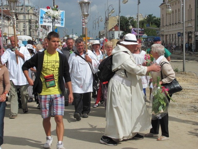 Warszawska Pielgrzymka Piesza 2012 dotarła na Jasną Górę [ZDJĘCIA]