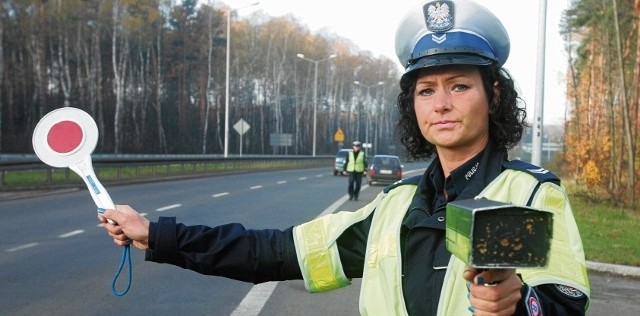 Starsza sierżant Dorota Kłeczek z jaworznickiej policji, podczas  niedzielnego patrolu drogowego