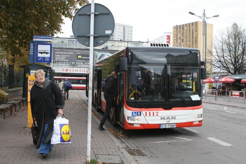 Hit na Facebooku! Oto studencka limuzyna, czyli dwie godziny w autobusie 820