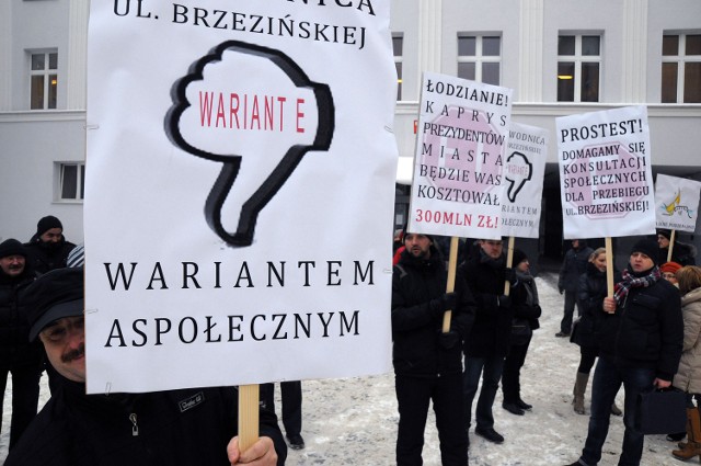 Mieszkańcy kilka razy protestowali podczas sesji Rady Miejskiej przeciwko wariantowi proponowanemu przez władze Łodzi.