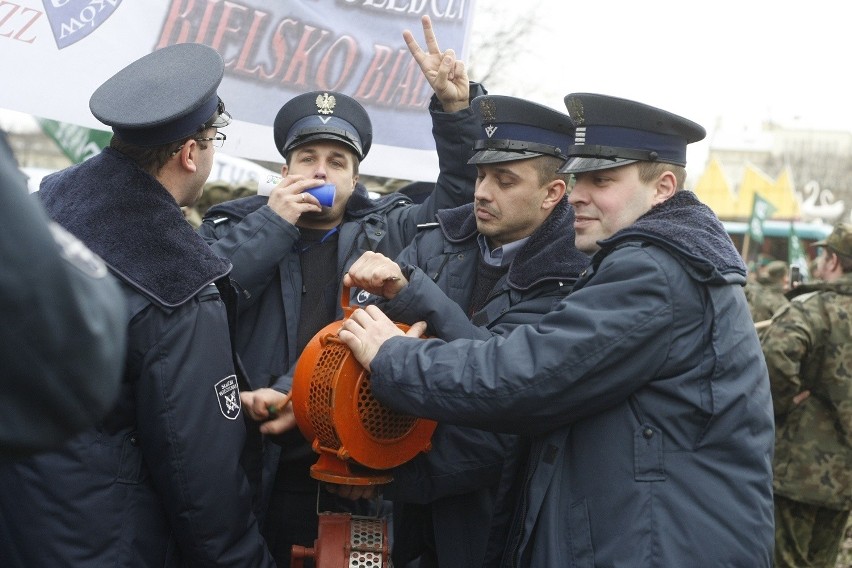 Wrocław: Służby mundurowe protestowały (FILM I ZDJĘCIA)