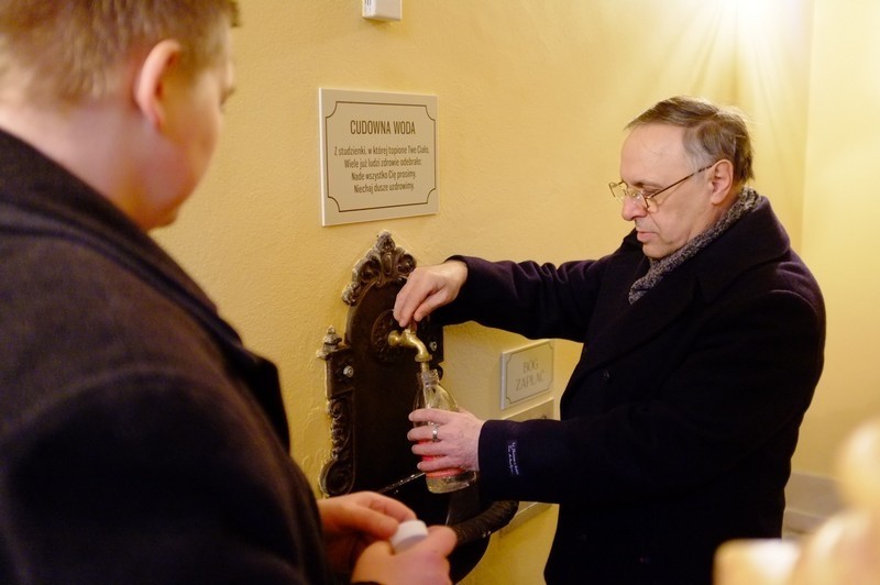 Cudowna woda w kościele przy ul. Żydowskiej w Poznaniu