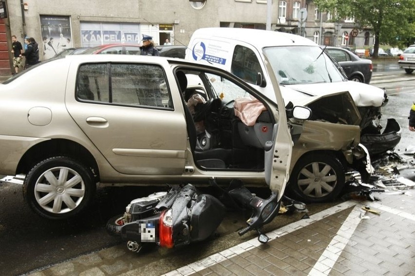 Wrocław: Wypadek na Jedności Narodowej. 4 osoby poszkodowane (ZDJĘCIA)