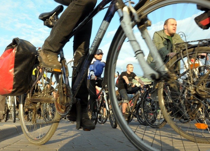 Ghost bike: Lubelscy rowerzyści uczcili pamięć rowerzystki