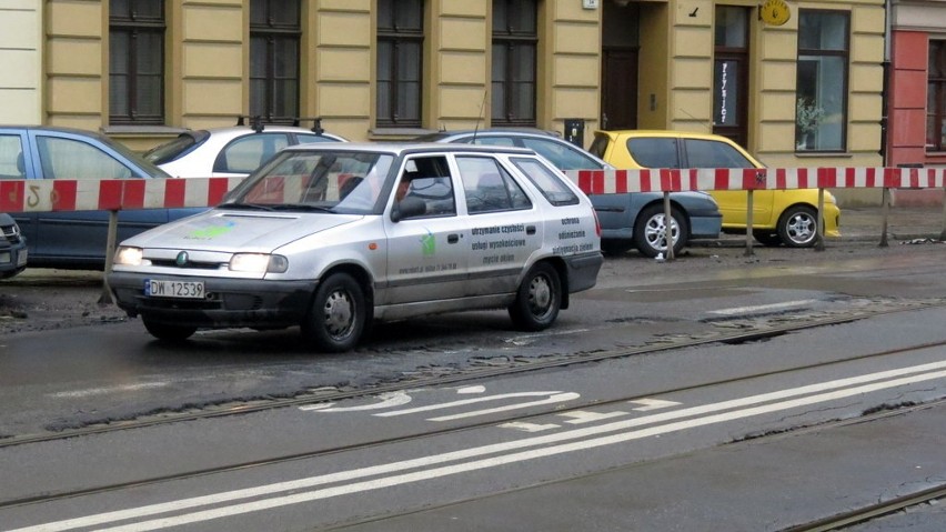 Wrocław: Ulica Pomorska pełna dziur (ZDJĘCIA)