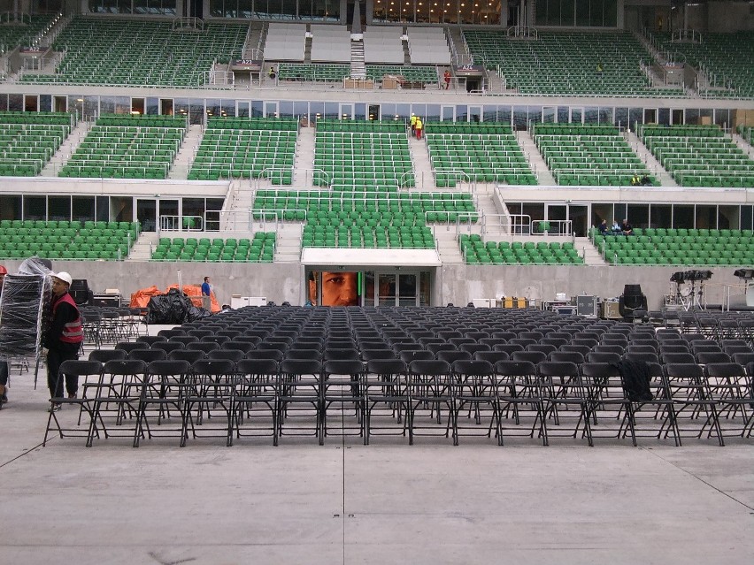 Wrocław: Na stadionie stoi już ring (ZDJĘCIA)