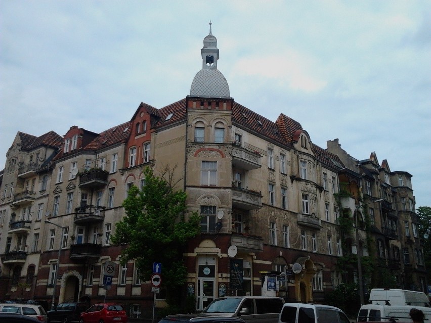 Budynek znajdujący się na skrzyżowaniu ulic Matejki i...