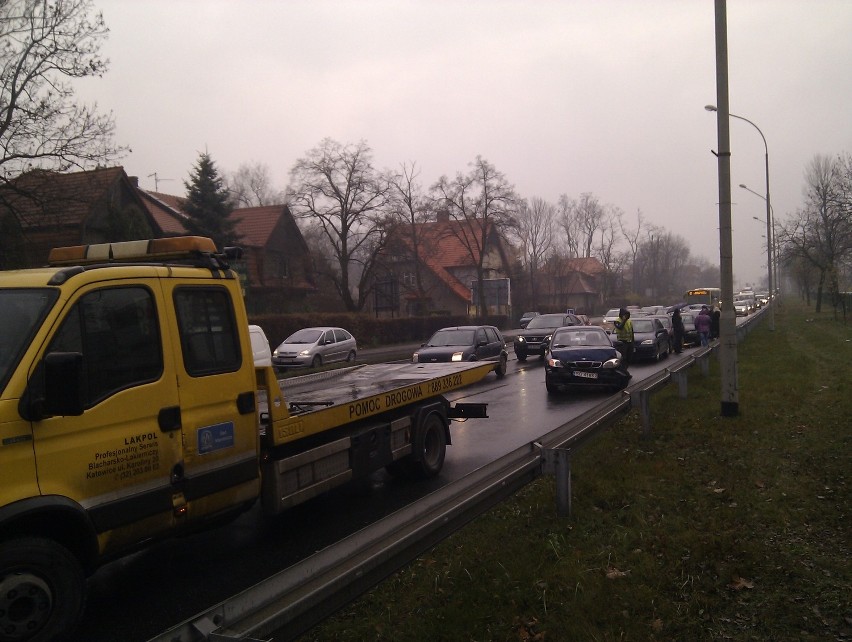 Katowice: Wypadek na Mikołowskiej, korki w Brynowie [ZDJĘCIA]