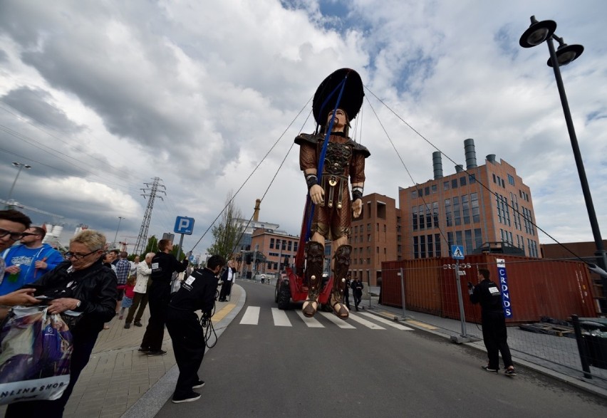 Festiwal Łódź Czterech Kultur 2015 - teatr uliczny Carros de...