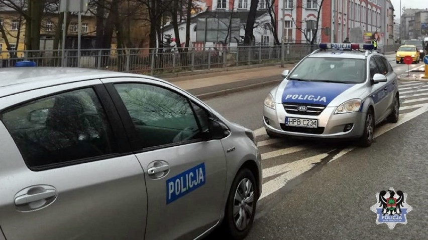 Policja w Wałbrzychu sprawdza autobusy i samochody