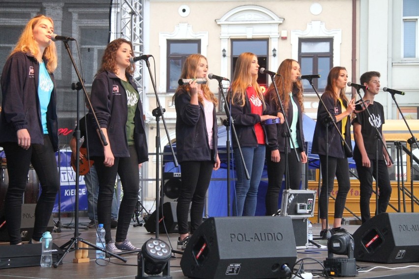 Sobotni koncert na Rynku w Kielcach. Zaśpiewały Wołosatki [ZDJĘCIA]