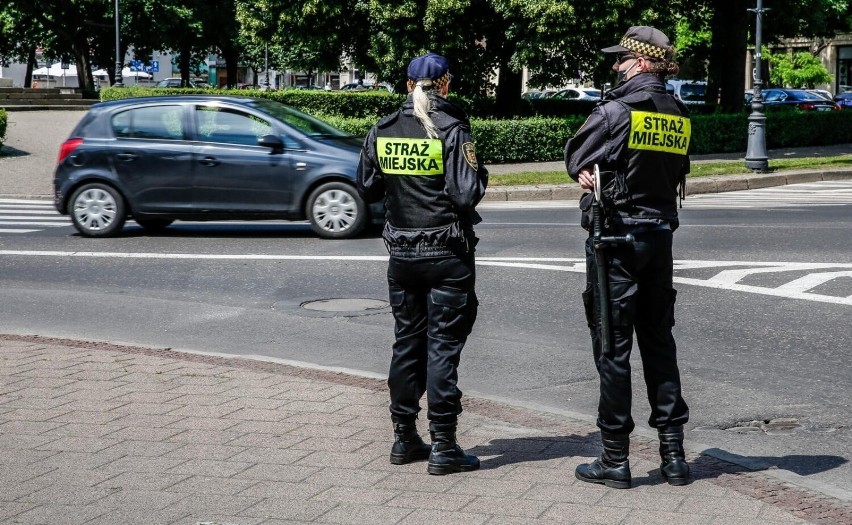 Czy Straż Miejska w Gdańsku powinna pracować całodobowo? Pomysł popierają mieszkańcy oraz radni wszystkich klubów z Rady Miasta Gdańska