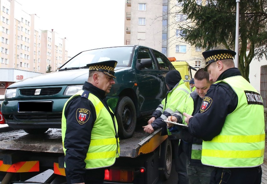 Kolejne wraki aut znikają z ulic w Kaliszu