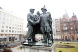 Pomnik Braterstwa Broni zniknie z Placu Słowiańskiego w Legnicy [ZDJĘCIA]