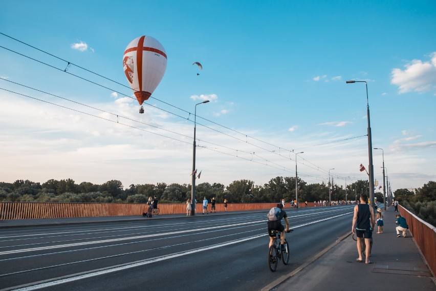 Balonowy Cud nad Wisłą. Niebo nad Warszawą pokryło się kolorowymi balonami, magiczne widoki