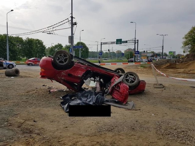 Śmiertelny wypadek w Lublinie

W sobotę około godz. 6.30 w tragicznym wypadku na skrzyżowaniu al. Andersa z ul. Kalinowszczyzna w Lublinie zginął 35-letni mężczyzna.