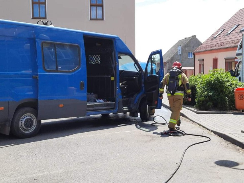 Pożar auta w centrum Witkowa. Interweniowała straż