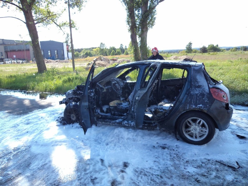 Straż pożarna w Pile: pożar samochodu