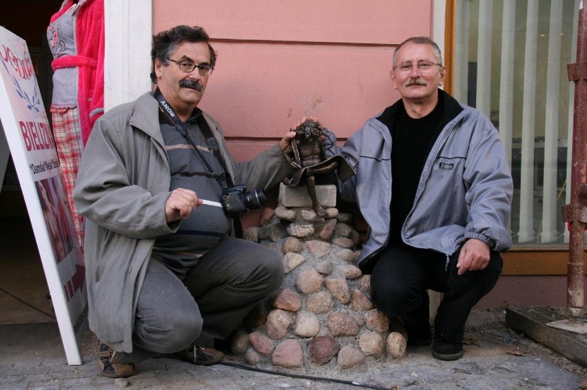 Tomasz Czyżniewski (pomysłodawca bachusików, z lewej) i...