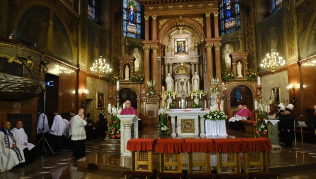 Tak wyglądała piekarska pielgrzymka mężczyzn i młodzieńców rok temu. Zobacz kolejne zdjęcia >>>