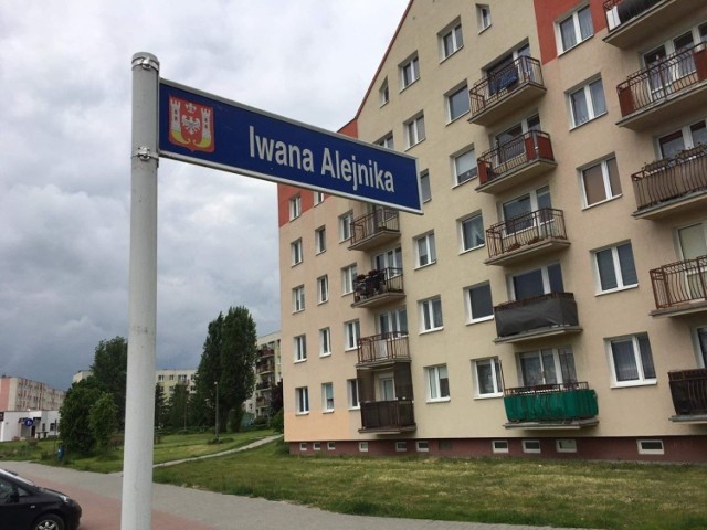 Tablica z nazwą ulicy Alejnika została ponownie zawieszona