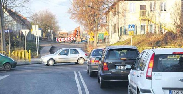 Kierowcy, którzy jadą ulicą Hożą, a następnie chcą skręcić na ...