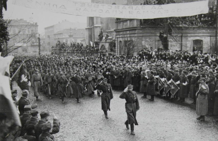 Piotrkowska defilada Wojska Polskiego w fotografii - luty...