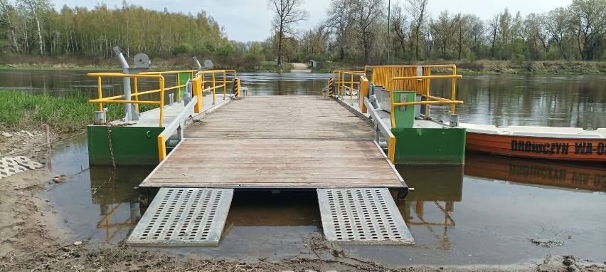 Drohiczyn. Przeprawa na Bugu czynna, prom kursuje codziennie [ZDJĘCIA]