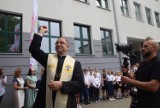 Nowe skrzydło SP 1 w Bieruniu. Są tam nowoczesna sala gimnastyczna, sala taneczna i biblioteka. Zobaczcie zdjęcia