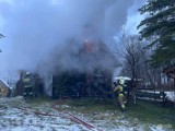 Pożar domku letniskowego w Żakowie. Z żywiołem walczyło 7 zastępów strażaków