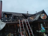 Tarnów. Pożar drewnianego domu na ulicy Kwiatkowskiego. Rodzina straciła dach nad głową [ZDJĘCIA]