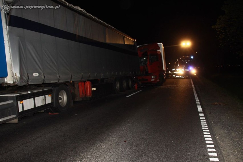 Wypadek samochodów ciężarowych na drodze krajowej nr 15/25...