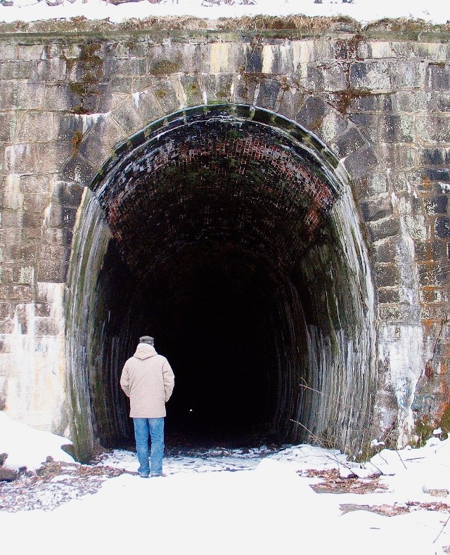 Tunel pod Małym Wołowcem ma 1560 metrów długości.