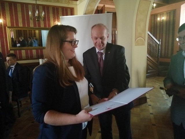 Dyplom i medal odebrała Monika Socha,szefowa grupy ratownictwa PCK Sandomierz.