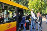 Łomża. Uczniowie nadal będą jeździli autobusami za darmo. Prezydent chciał ich zawieszenia, ale radni byli przeciw