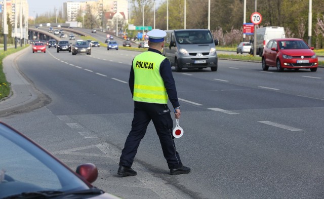 Policjanci z Koluszek kontrolowali kierowców podróżujących krajową "dwunastką".