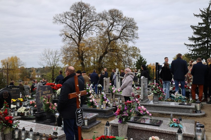 Procesja na cmentarzu w Strzyżewie Kościelnym. Wspominali zmarłych [FOTO]