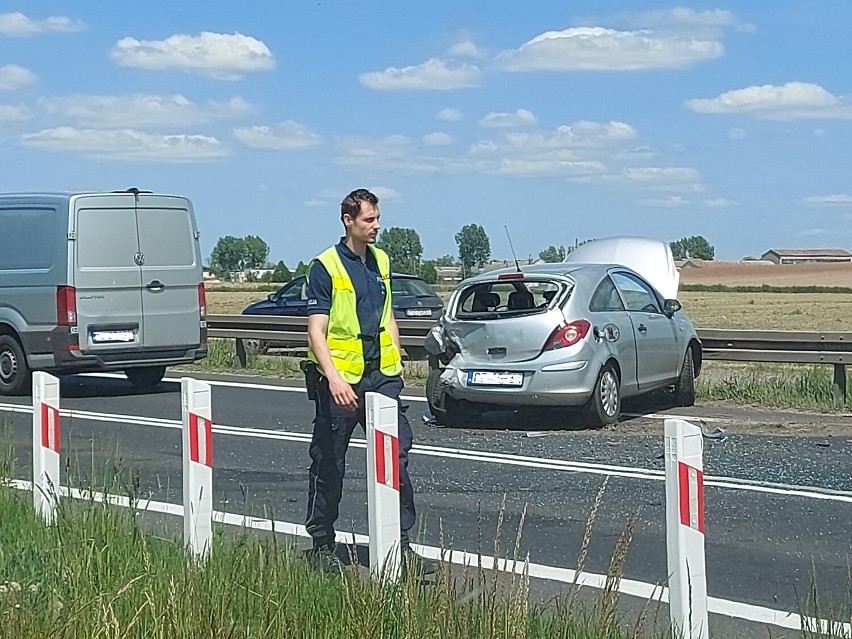 Wypadek w Wargowie. Na krajowej jedenastce zderzyły się dwa samochody