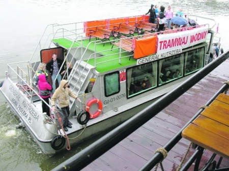 W Warszawie od dwóch lat po Wiśle pływają tramwaje wodne. Jest szansa, że podobne kursować będą po Warcie - FOT. TRAMWAJE WARSZAWSKIE