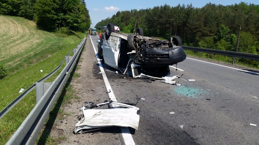 Wypadek w Egiertowie - trzy osoby ranne w zderzeniu czołowym [ZDJĘCIA]