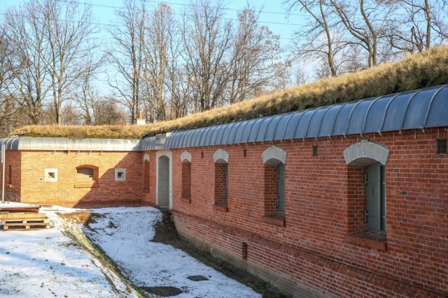 Fort Mogiła. Są haki, rynien brak. Skutki takiego remontu nietrudno sobie wyobrazić.