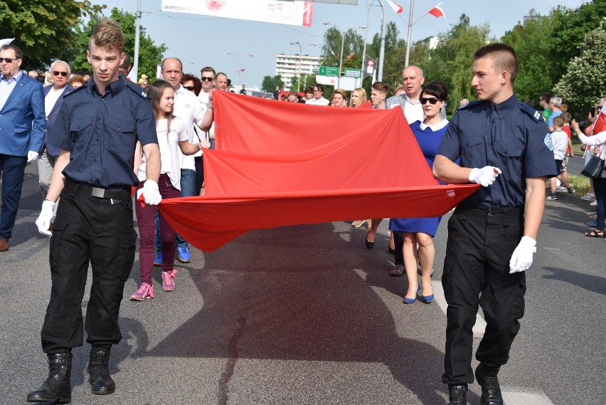 Święto Flagi w Jastrzębiu, przemarsz mieszkańców