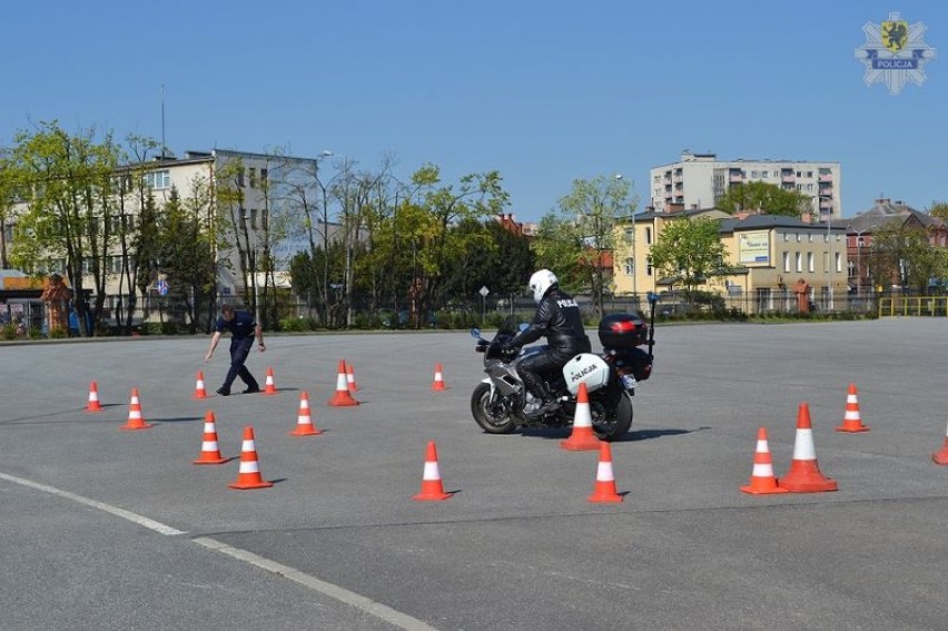 Malborscy policjanci trenowali jazdę na motocyklach