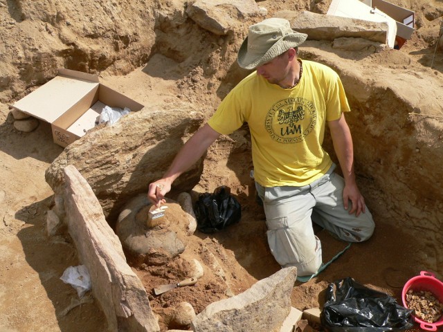 Podczas prac archeologicznych w Trzebiatkowej natrafiono na groby skrzynkowe