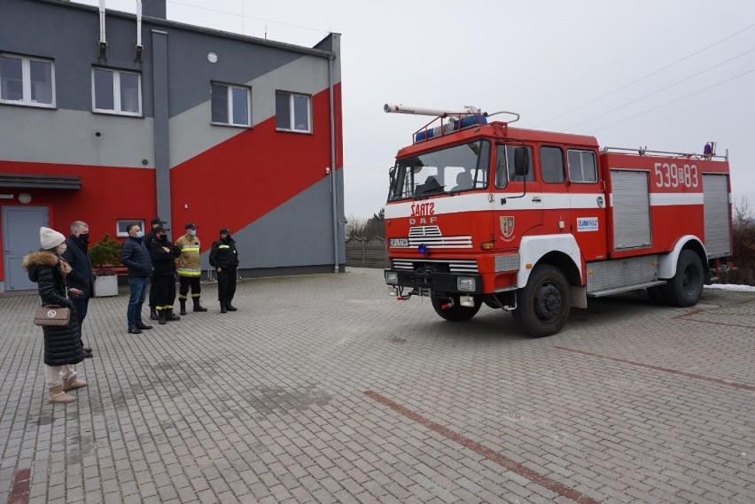 Przekazanie wozu z OSP Grębocice dla Wąsosza