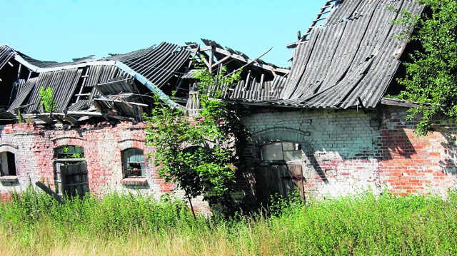 Być może niebawem budynki dawnego PGR w Gostkowie zostaną wyburzone. Obiekt ma nowego właściciela.